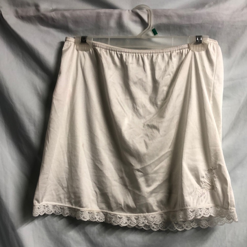 Girls size 12 very stretched out white lace trim mini slip